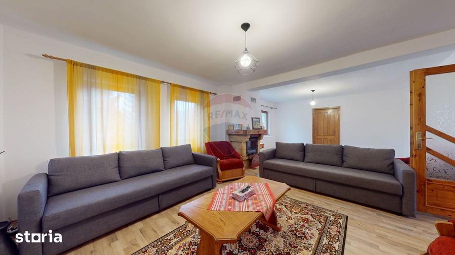 Casă cu 7 camere cu Teren 986 Mp în Plaiul Foii