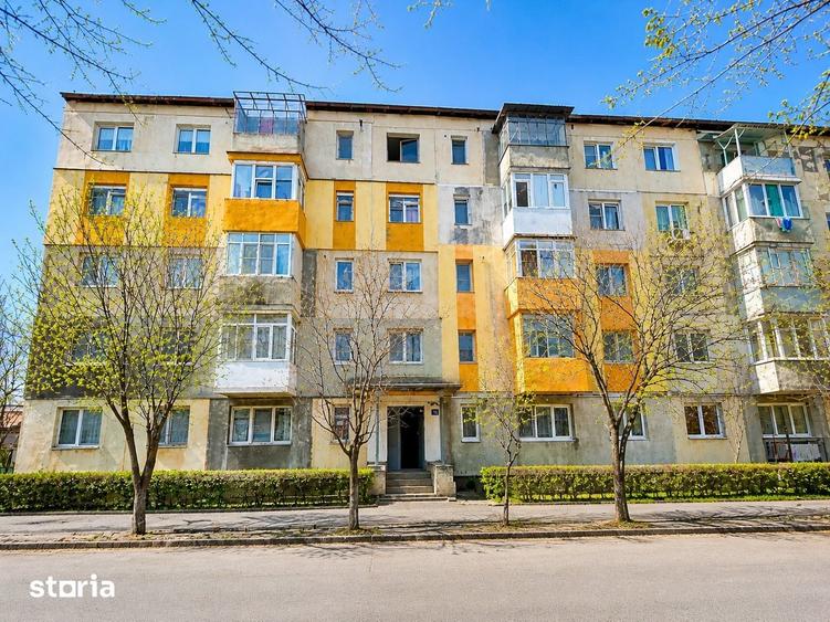 Apartament cu 3 camere semidecomandat în Central