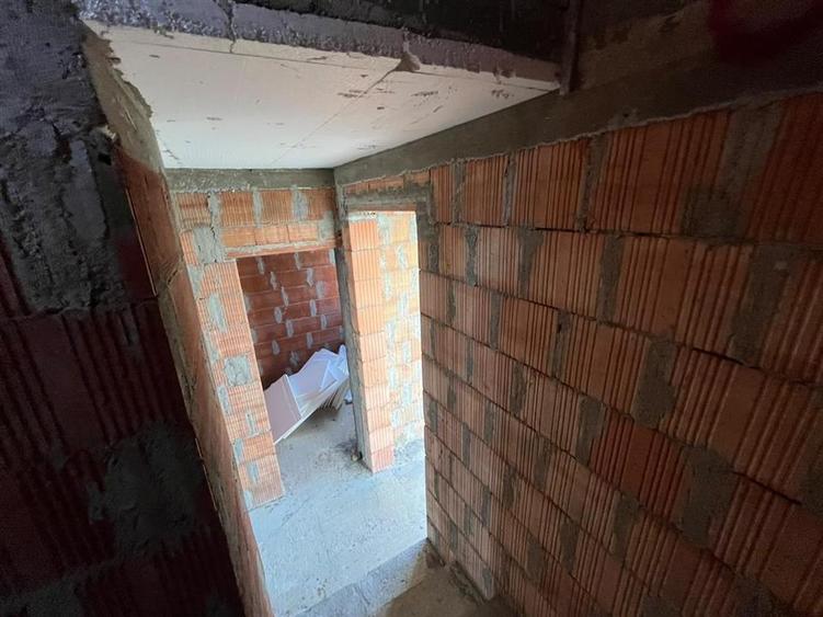 Casă cu 4 camere cu Teren 471 Mp în Cihei