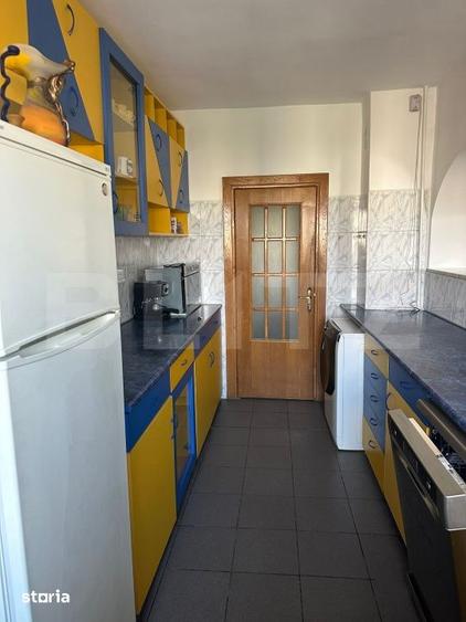 Apartament cu 4 camere semidecomandat în Calea București