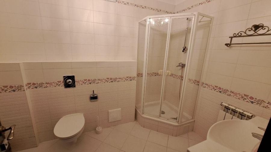 Apartament cu 4 camere decomandat în Aviatorilor