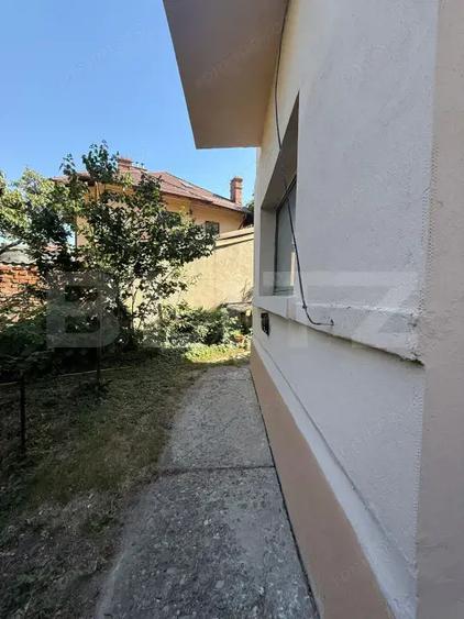 Casă cu 10 camere cu Teren 234 Mp în Central