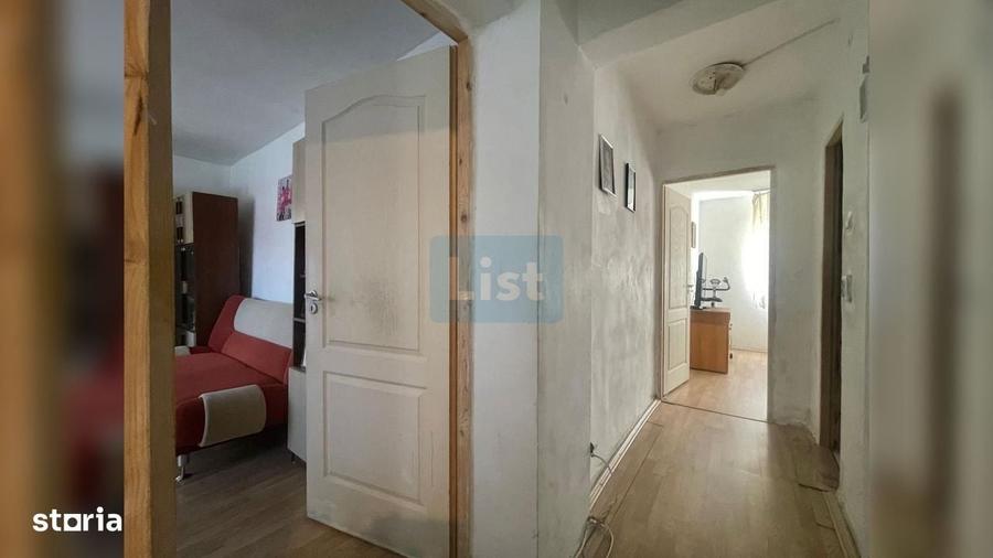 Apartament cu 3 camere semidecomandat în Micro IV