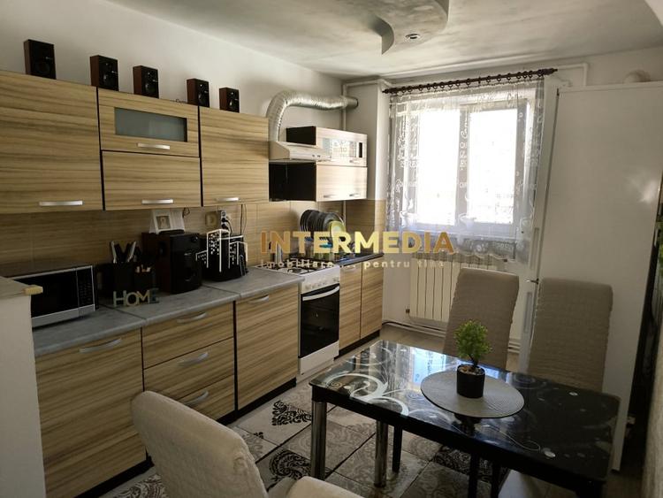 Apartament cu 2 camere semidecomandat, mobilat în Cetate