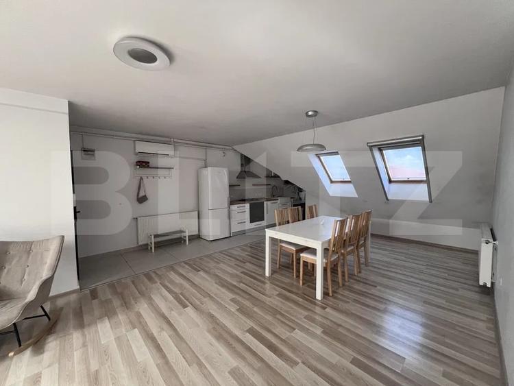 Apartament cu 3 camere semidecomandat, mobilat în Florești