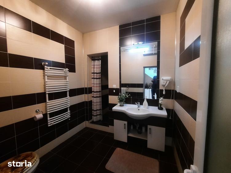 Casă cu 5 camere cu Teren 675 Mp în Burdea