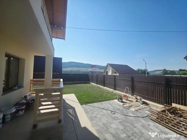 Casă cu 4 camere cu Teren 550 Mp în Calea Romanului