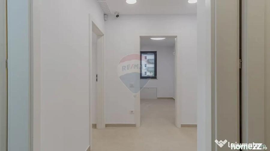 Apartament cu 9 camere decomandat în Astra