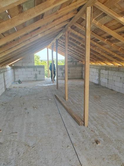 Casă cu 3 camere în Novaci