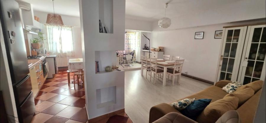 Apartament cu 3 camere în Brazda lui Novac