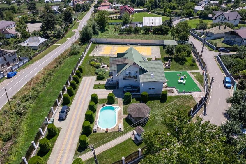Casă individuală cu 7 camere cu Piscina în Girov