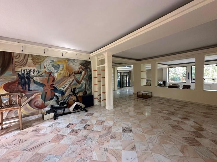 Casă individuală cu 9 camere cu Teren 2500 Mp în Pipera