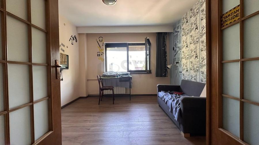 Apartament cu 4 camere semidecomandat în Alba Iulia