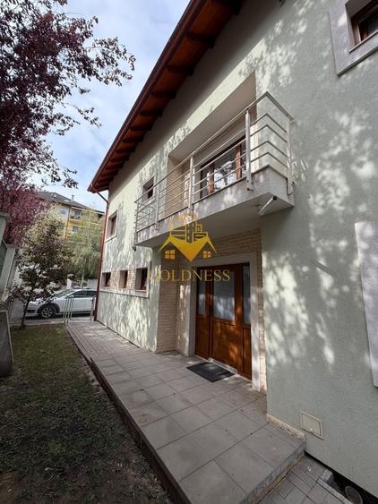 Casă cu Teren 55 Mp în Central