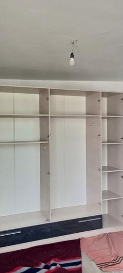 Apartament cu 3 camere decomandat în Valea Ialomiței