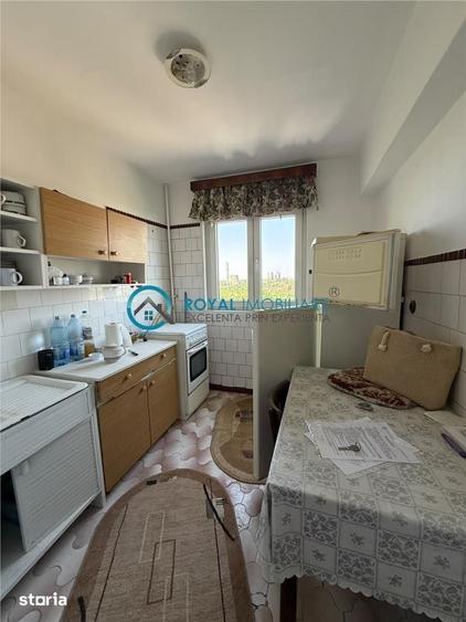 Apartament cu 3 camere decomandat în B-dul București