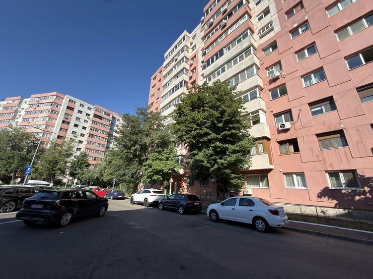 Apartament cu 3 camere decomandat în Progresul