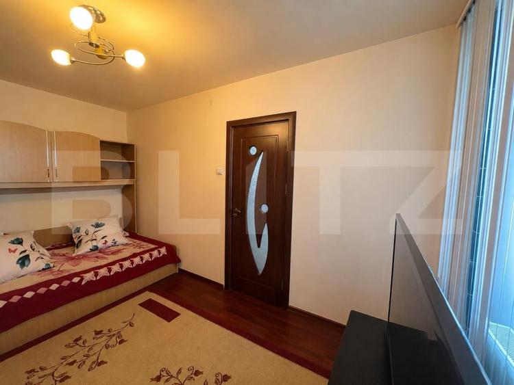 Apartament cu 2 camere semidecomandat, mobilat în Craiovița Nouă