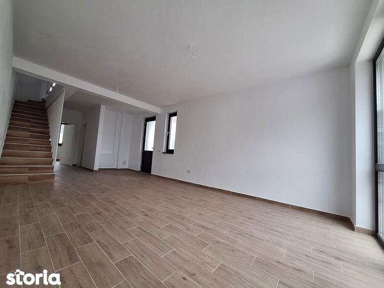 Casă cu 2 camere cu Teren 207 Mp în Sânpetru