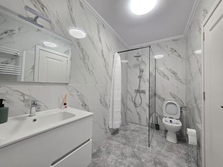Apartament cu 2 camere decomandat, mobilat în Central