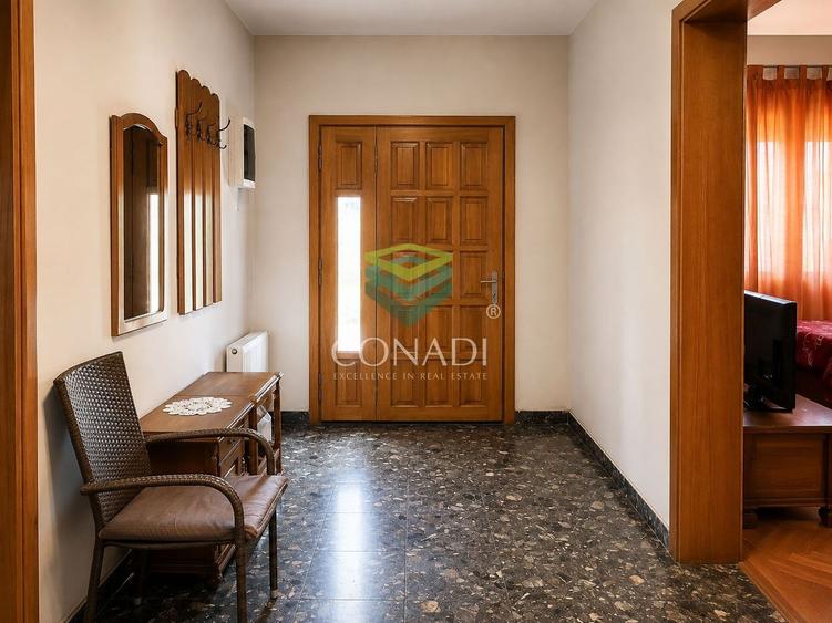 Casă individuală cu 7 camere cu Canalizare în Central