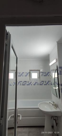 Apartament cu 3 camere decomandat în Sârbi