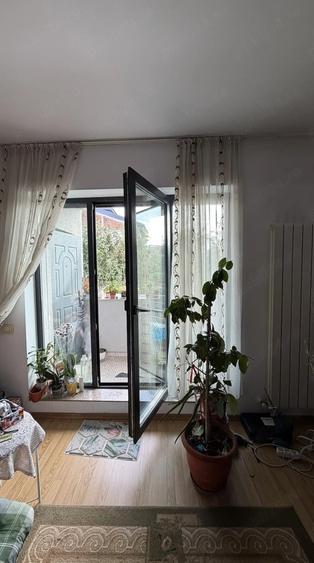 Apartament cu 3 camere în Dămăroaia