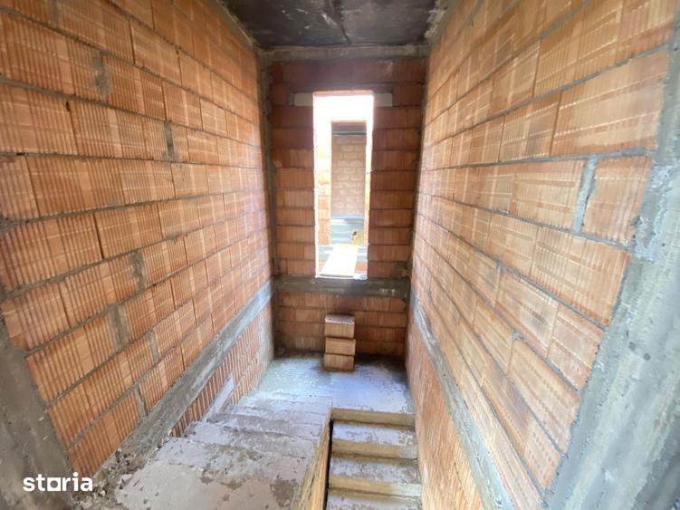 Casă cu 5 camere cu Teren 300 Mp în Săcălaz