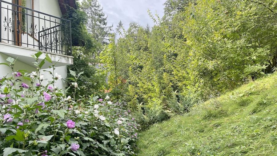Casă individuală cu 6 camere cu Canalizare în Dâmbul Morii