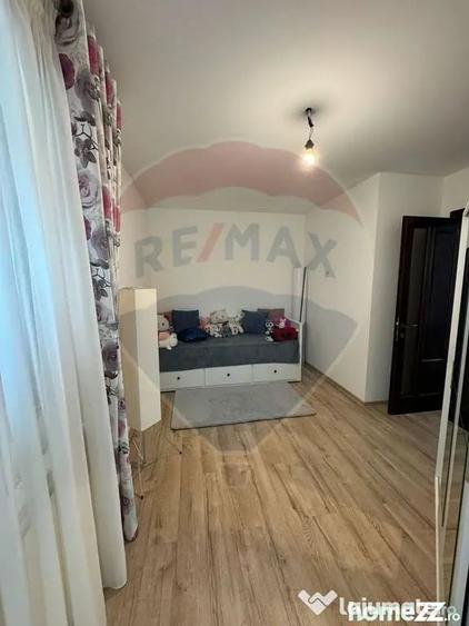 Casă cu 5 camere cu Teren 946 Mp în Golești