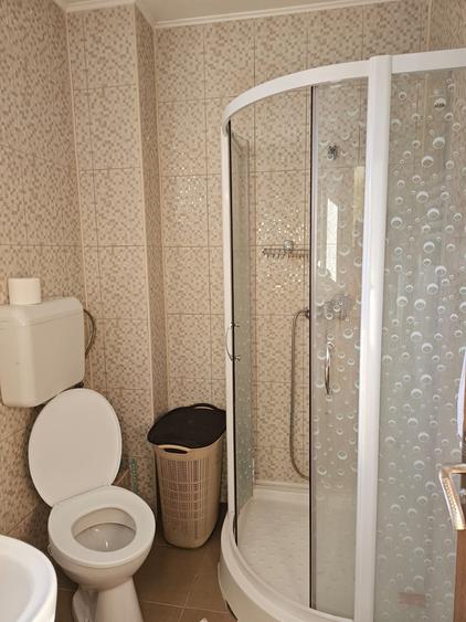 Casă individuală cu 7 camere cu Teren 250 Mp în Andronache