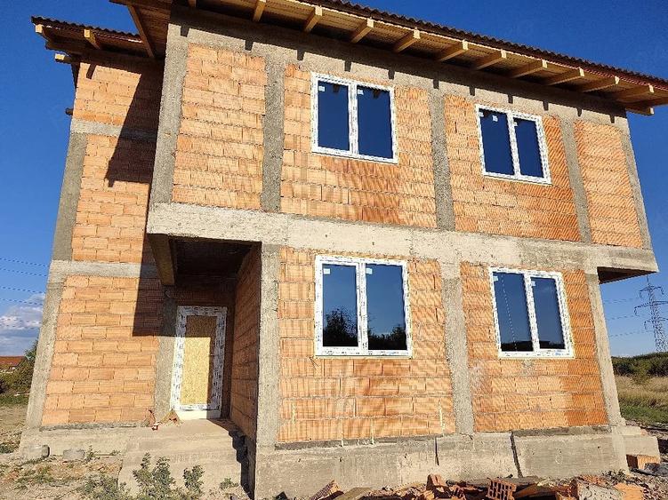Casă cu 7 camere cu Teren 294 Mp în Ghiroda