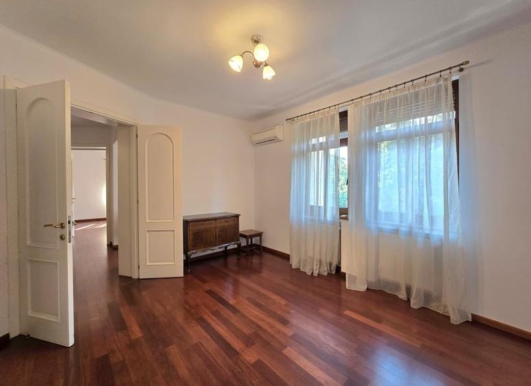 Apartament cu 5 camere în Aviatorilor