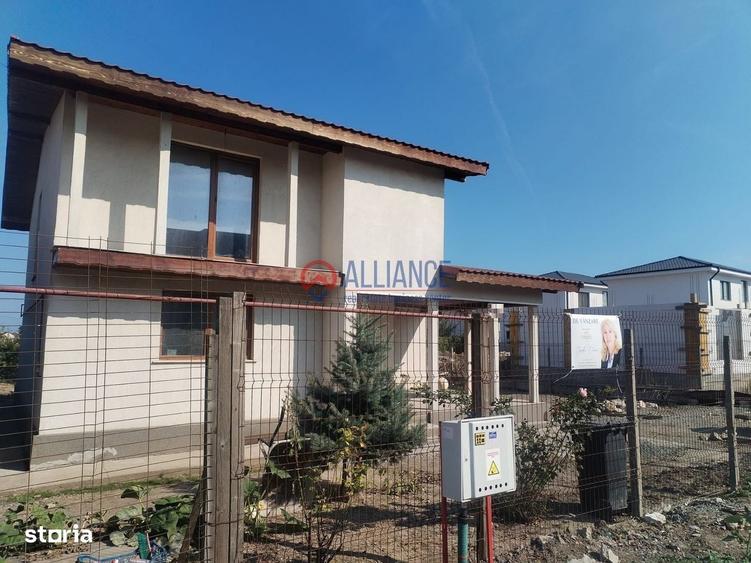 Casă cu 4 camere în Lumina