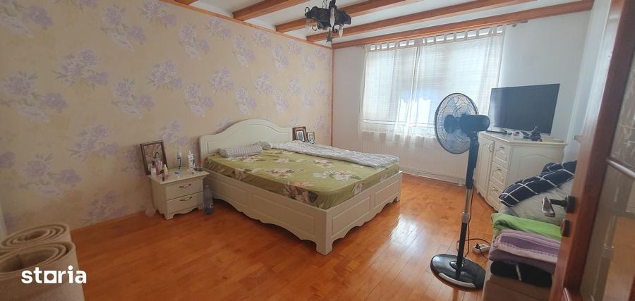 Casă cu 3 camere cu Teren 166 Mp în Calea București