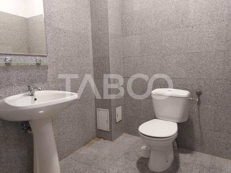 Birou, de 275 mp, în Central