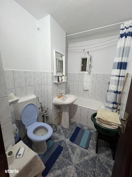 Apartament cu 2 camere semidecomandat în Craiovița Nouă