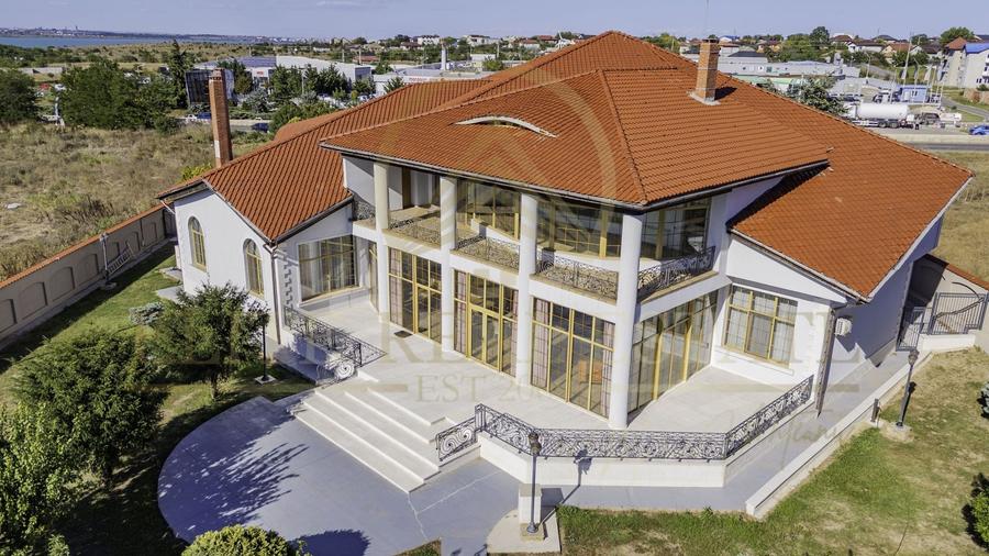 Casă individuală cu 11 camere cu Canalizare în Tomis Plus