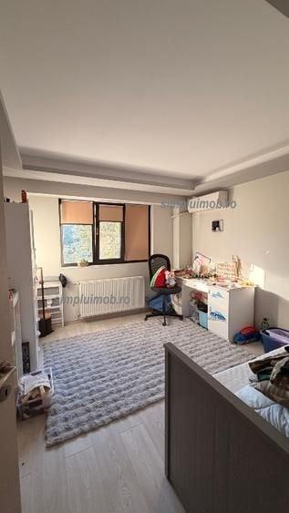 Apartament cu 3 camere decomandat, mobilat în Tineretului