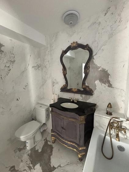 Apartament cu 4 camere decomandat în Delfinariu