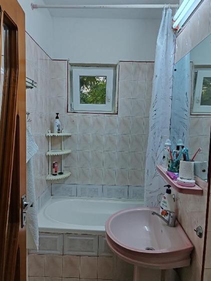 Apartament cu 3 camere decomandat în Obor