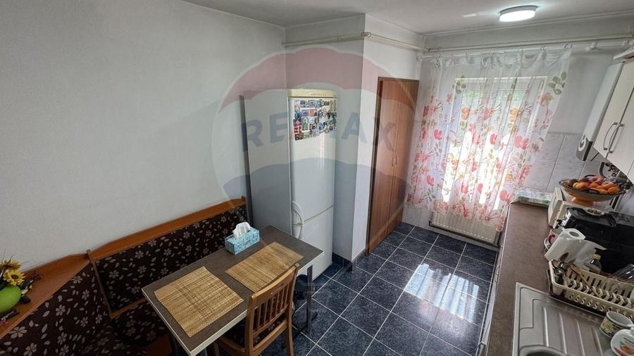 Apartament cu 3 camere decomandat, mobilat în Ultracentral