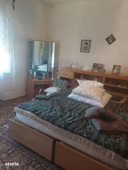 Casă cu 6 camere cu Teren 3340 Mp în Central