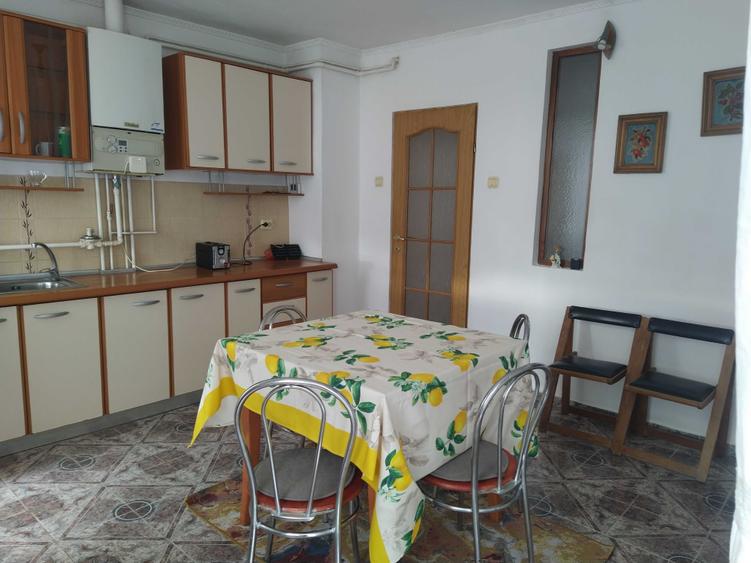 Apartament cu 3 camere decomandat în Griviței