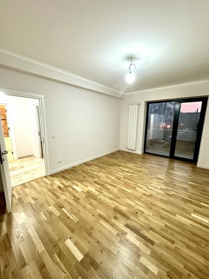 Apartament cu 3 camere semidecomandat în Barbu Văcărescu