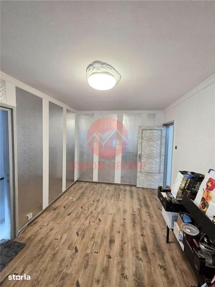Apartament cu 3 camere semidecomandat în Inel II
