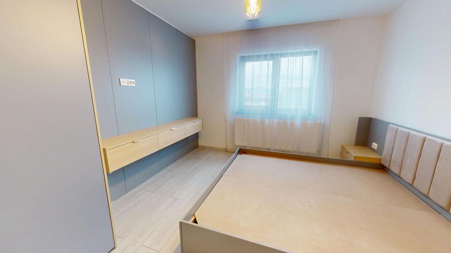 Apartament cu 3 camere decomandat în Periferie