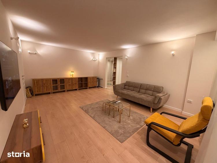 Apartament cu 4 camere în Aviatorilor