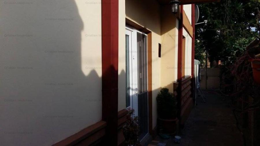 Casă cu 7 camere cu Canalizare în Central