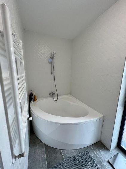 Apartament cu 3 camere decomandat în Exterior Vest